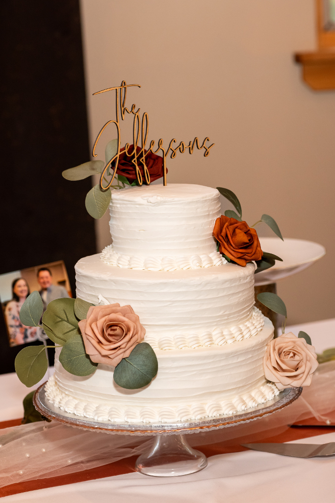 wedding cake and scene photography vande studios billings montana